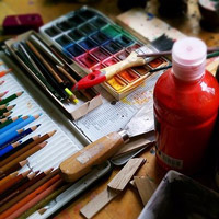 An artist's basket is sure to keep your winner busy.