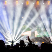 A day on tour is one of the top auction item ideas.