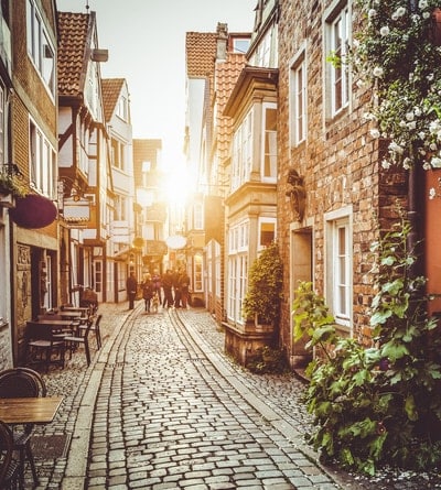 A city tour is a unique experience to offer your auction guests.